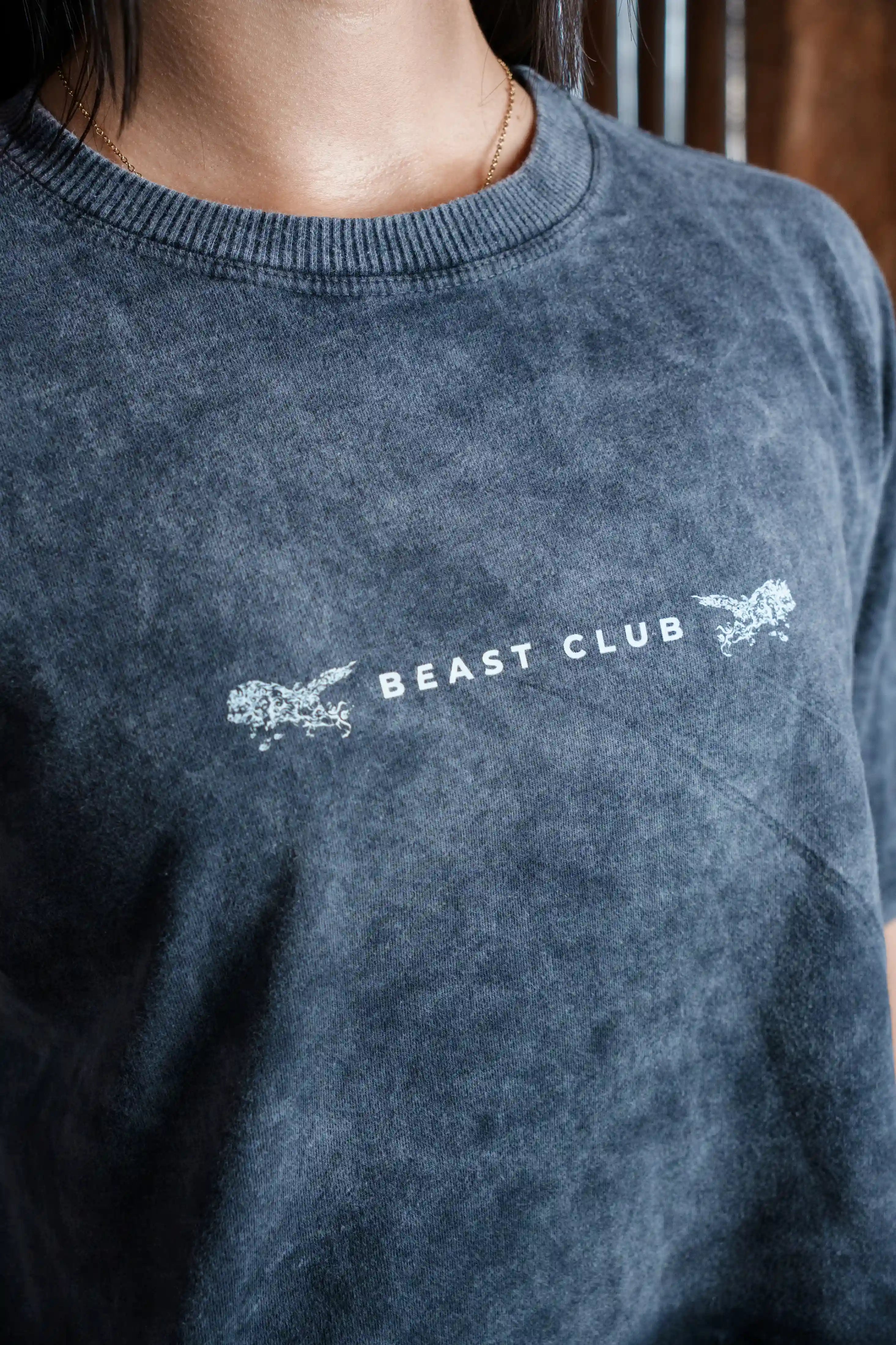 "BEAST CLUB WSH" Oversized crop
